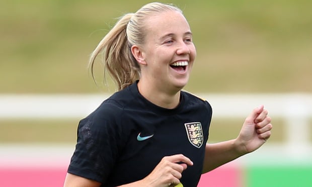 Beth Mead trains with the England squad ahead of the Euro 2022 kick-off against Austria
