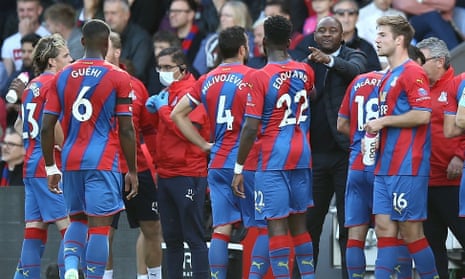 Patrick Vieira gives instructions to Crystal Palace players