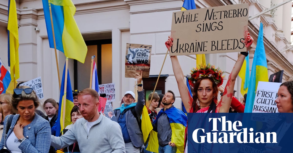 Protesters target Royal Opera House over performance by Putin's diva'