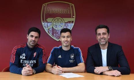 Gabriel Martinelli signs a new Arsenal contract flanked by Mikel Arteta (left) and the sporting director, Edu.