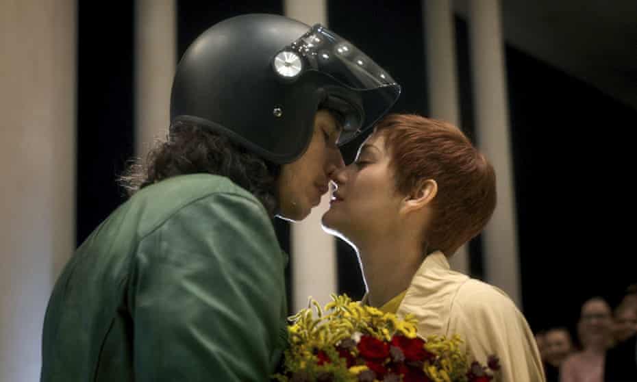 Adam Driver y Marion Cotillard en Annette.