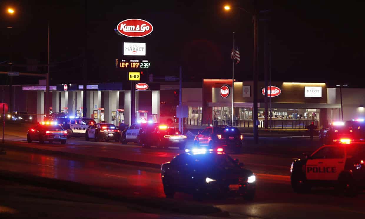 Police officer and gunman among 5 dead in Missouri
