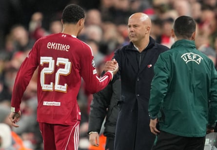 Arne Slot greets Hugo Ekitiké as he is substituted against Real Madrid
