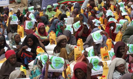 Somalia women wait for aid during 2011 famine