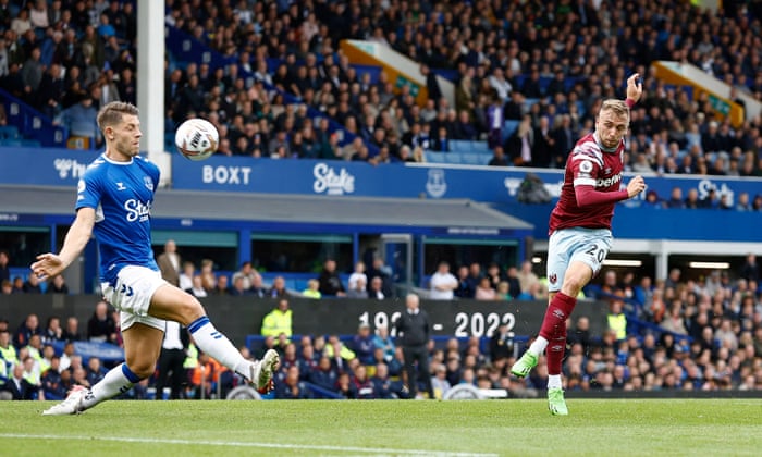 Bowen shoots at goal.