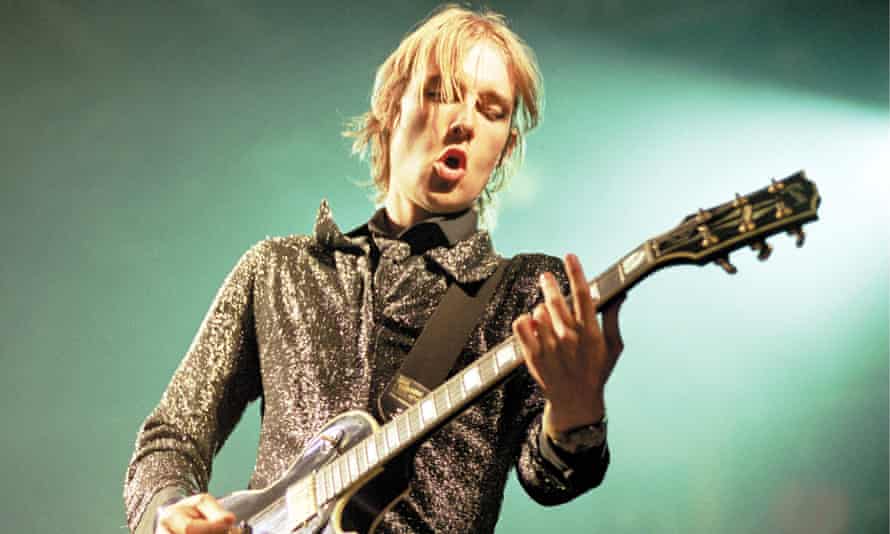 Daniel Johns se produisant aux Pays-Bas en 1999.