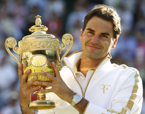 Roger Federer amb la seva jaqueta brodada a Wimbledon el 2009.