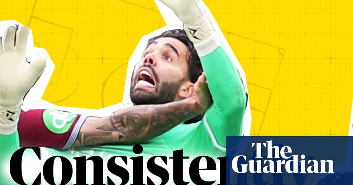 Arsenal edge closer to title and ‘spygate’ overshadows playoffs | Football Weekly video
