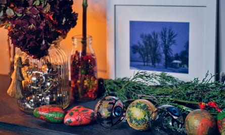 A mantelpiece with baubles and foliage