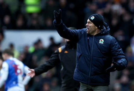 Valérien Ismaël gesticulates on the touchline