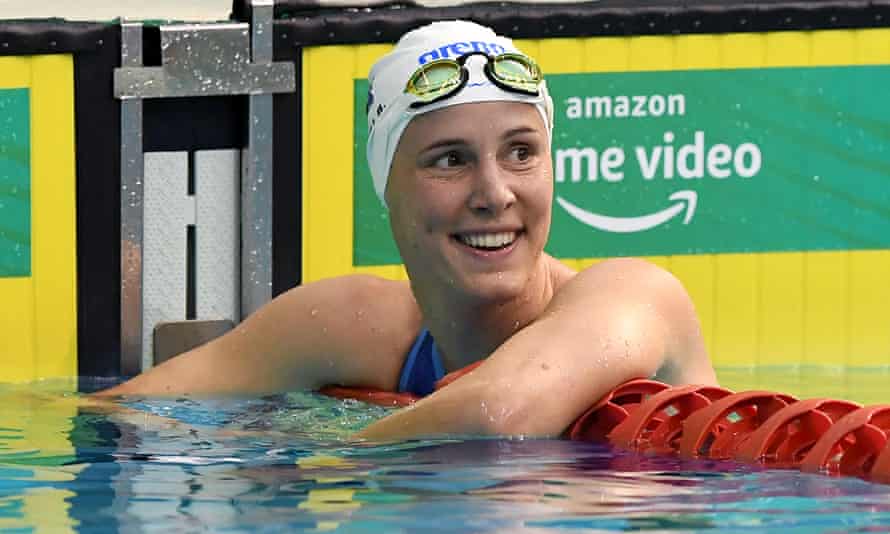 Le nageur Bronte Campbell sourit après avoir terminé une course lors des essais de natation australiens pour la qualification olympique et paralympique de Tokyo l'année dernière