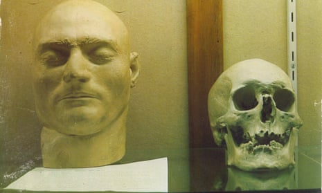 The death mask and skull belonging to notorious bushranger Ned Kelly as seen at the Old Melbourne Gaol in the 1970s. 