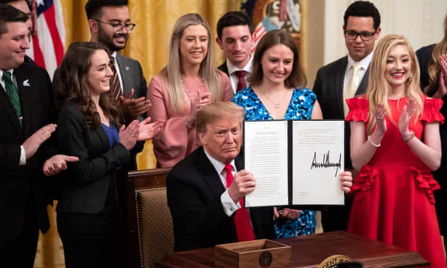 Donald Trump signs an executive order requiring US colleges and universities to 'support free speech'.