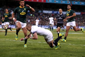Mike Brown dives over to score the opening try.
