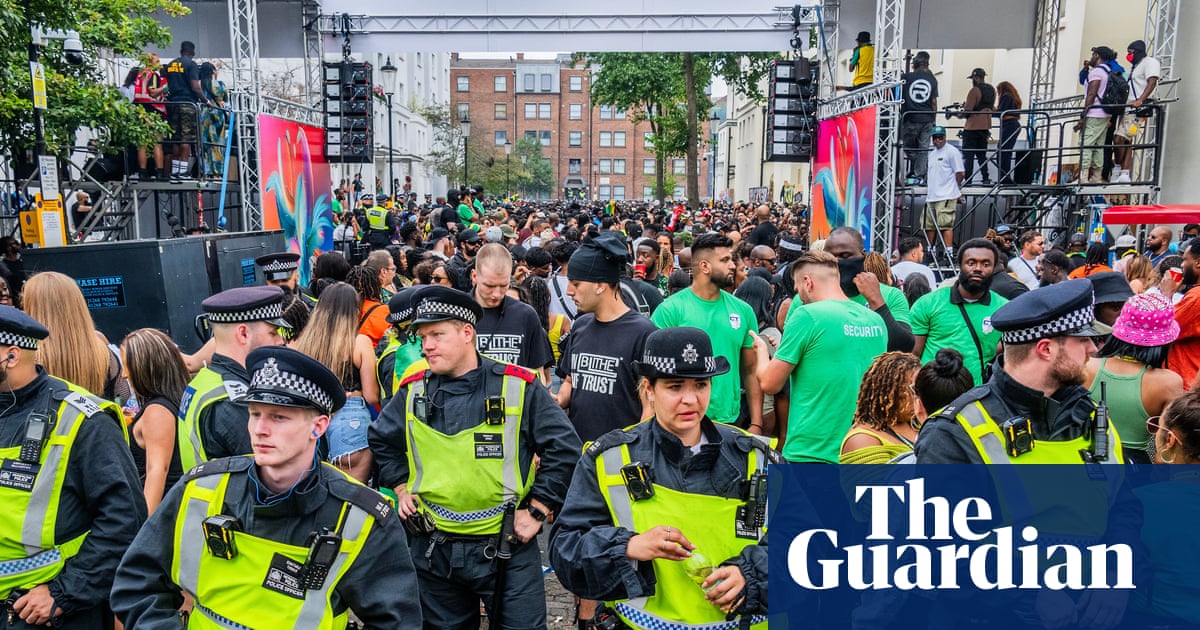 Police officers warned against dancing with revellers at Notting Hill carnival