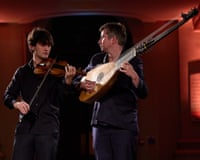Théotime Langlois de Swarte on violin and Thomas Dunford on lute perform together