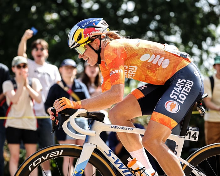 Demi Vollering seals dramatic women’s road race world title in Montreal