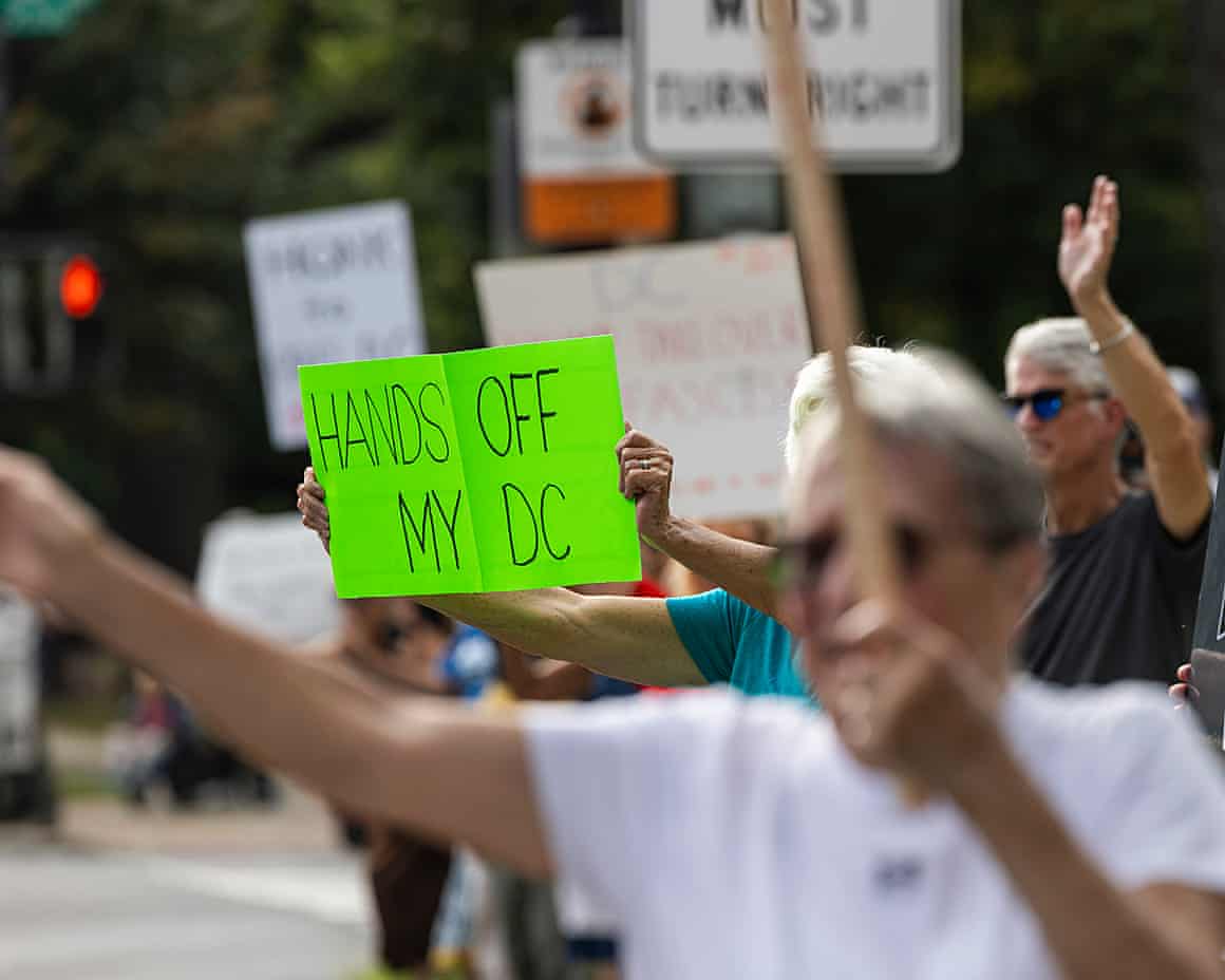 People protest president Donald Trump’s decision to federalize the DC police force and deploy 800 National Guard members.