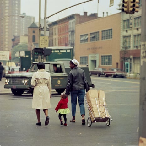 Mario Carnicelli, Grocery Shopping, Harlem, 1966. 