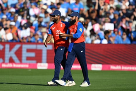 Adil Rashid celebrates catching Washington Sundar off the bowling of Jofra Archer.