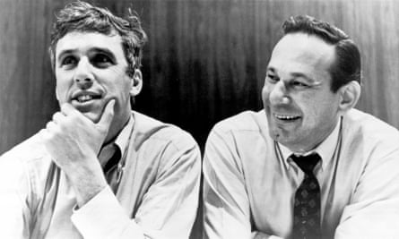 Burt Bacharach, à gauche, avec Hal David ;  le leur était l'un des meilleurs partenariats d'écriture de chansons de tous les temps.