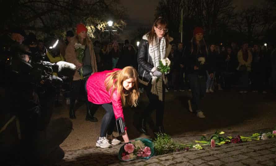 Peoplelay flowers at Clapham Common bandstand.