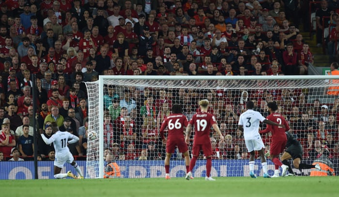 Crystal Palace's Wilfried Zaha misses a great opportunity to score.