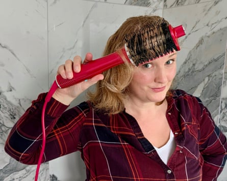 Lise Smith tests Shark Glossi on her fringe
