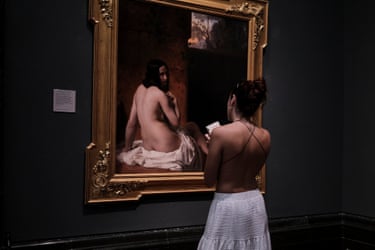 Mirror (3rd place single winner)@ National Gallery , London. A visitor in an open-back dress sketches before Susanna at her Bath. Her posture echoes themodel’s turned back and backward glance, creating a quiet dialogue across centuries between observer and image.