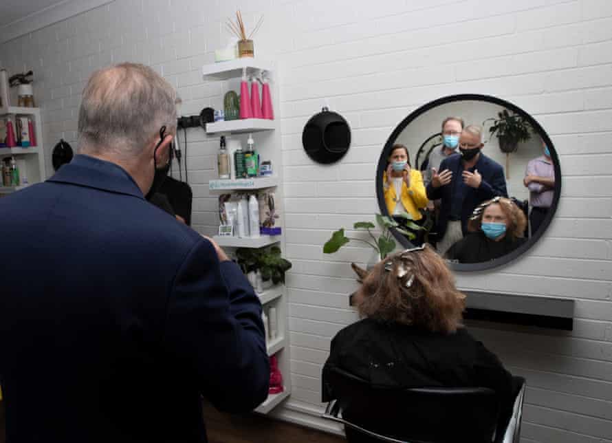 Anthony Albanese and the member of Gilmore, Fiona Phillips, visiting a hairdresser in Mogo