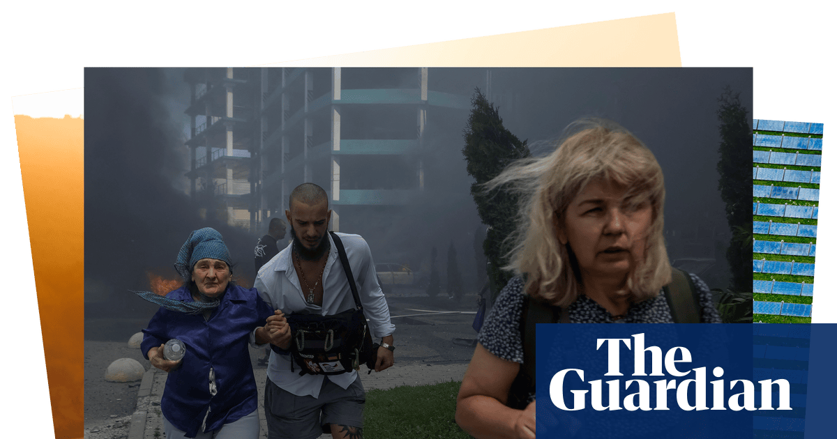 Ukraine airstrikes, grey seals and flowing lava: photos of the day Thursday