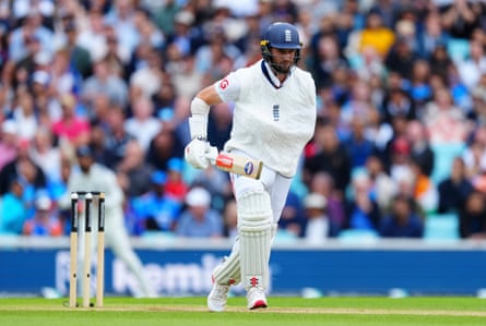Chris Woakes bats against India at the Oval with his arm in a sling
