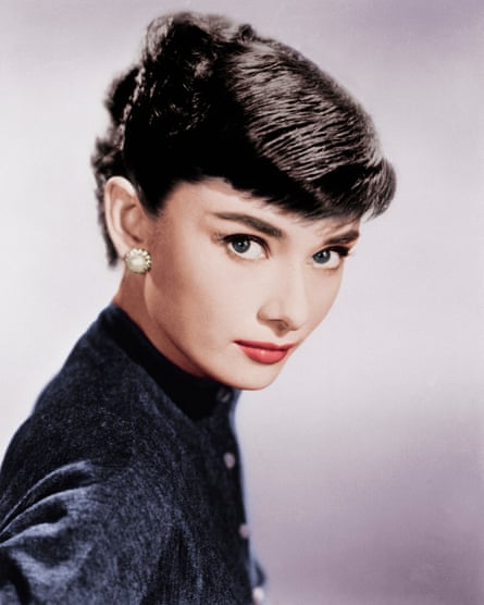  'Esta es una variación de lo que llamamos la frente de Audrey'...Audrey Hepburn.