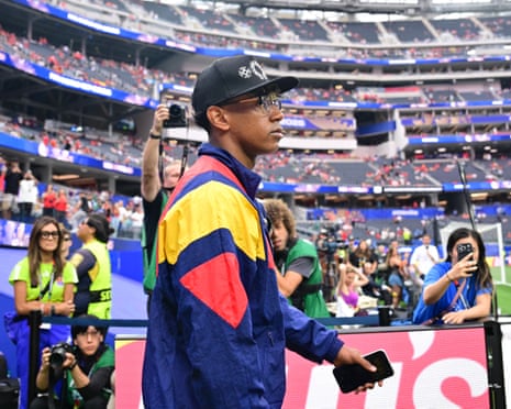 Spain superstar Lamine Yamal arrives at the Los Angeles Stadium.