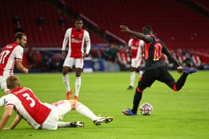 Mane of Liverpool shoots resulting in his sides first goal.