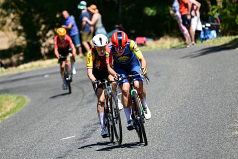 Loes Adegeest rides with Nikola Noskova.