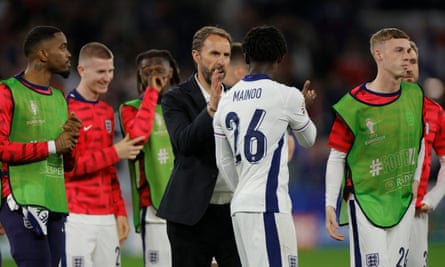 Gareth Southgate approaches Kobbie Mainoo after England’s narrow victory over Serbia.
