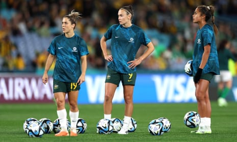 Katrina Gorry, Caitlin Foord and Mary Fowler warm up at Stadium Australia.