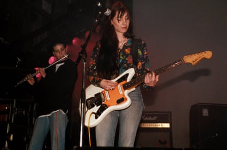 Photo of Bilinda Butcher (right) and Anna Quimby live onstage in 1992.
