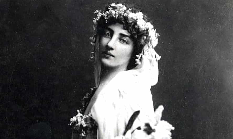 Plastic surgery: why chasing physical perfection always ends in tears Gladys Deacon, a socialite, had a disastrous nose job in the 1920s.