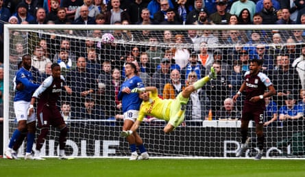 Emiliano Martínez saves from Jack Grealish