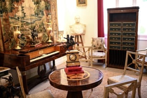 Items belonging to Napoleon are displayed before their auction in Fontainebleau