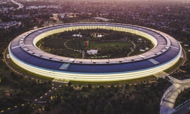 Aerial photo of Apple HQ in Cupertino, California.