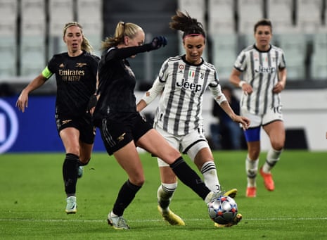 Juventus' Barbara Bonansea in action with Frida Maanum of Arsenal.