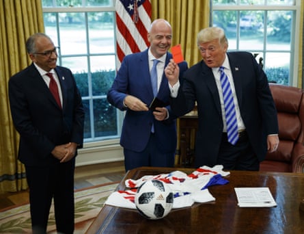 إنفانتينو في مواجهة متزايدة بعد استقالة مستشاره الكبير بسبب خطط بيع كأس العالم إنفانتينو في مواجهة متزايدة بعد استقالة مستشاره الكبير بسبب خطط بيع كأس العالم