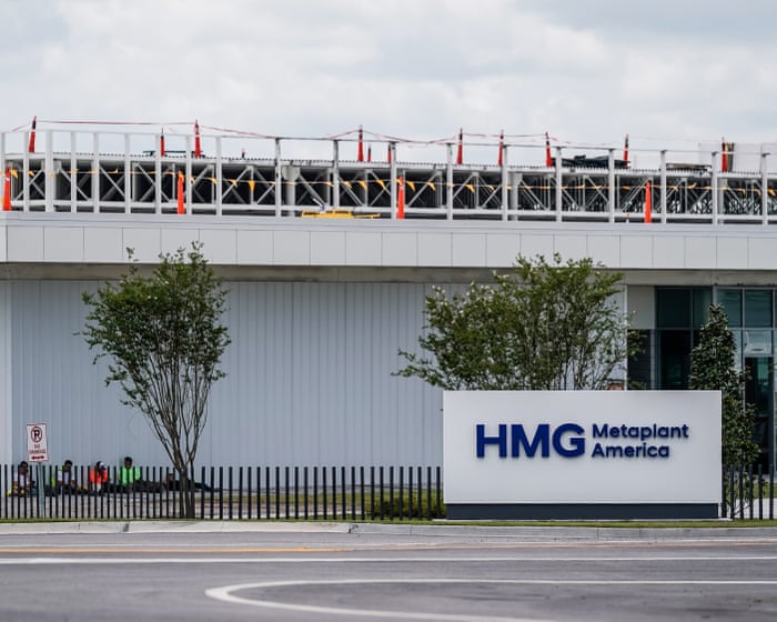 Trump news at a glance: South Koreans arrested in Ice raid at Hyundai, Pentagon rebranded as ‘Department of War’