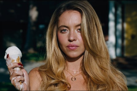 Sydney Sweeney as Cassie in Euphoria, holding an ice-cream.