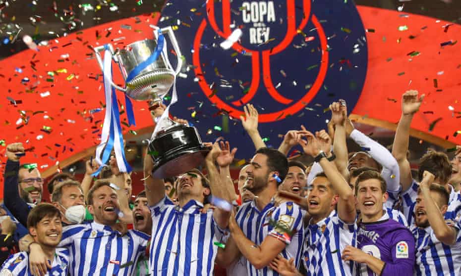Real Sociedad celebrate with the trophy after the game.
