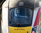 Acoltellamenti su treno ad alta velocità nel Cambridgeshire: due uomini in custodia e 11 feriti