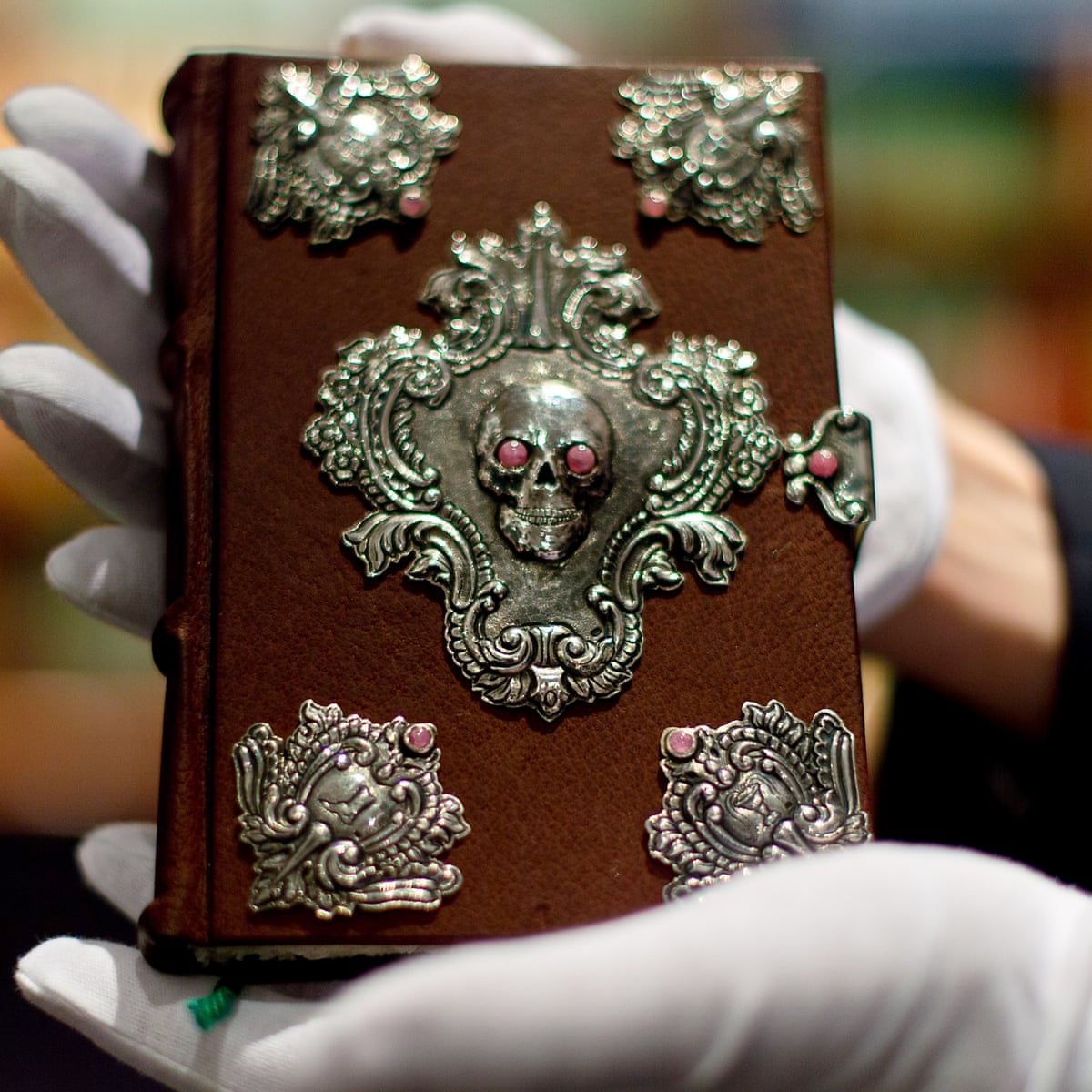 Rare Edition Of Jk Rowling S Beedle The Bard Sells For 368 750 Jk Rowling The Guardian